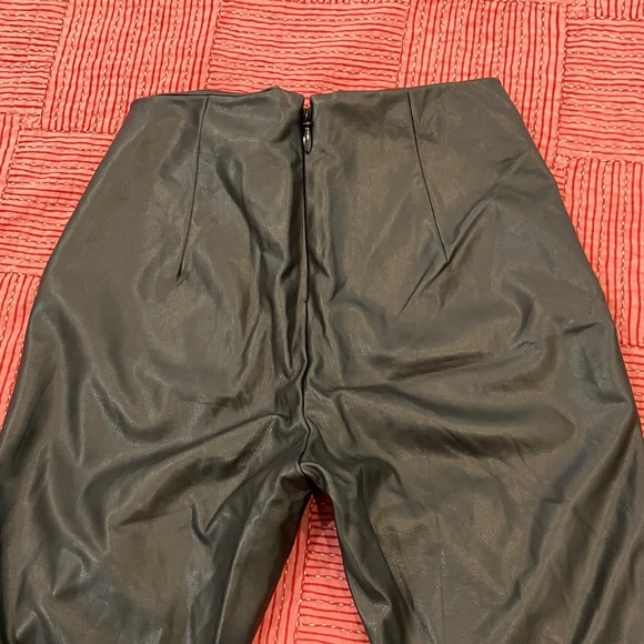 Guess black stretchy leather like pants fits women’s smaller size see photos - Picture 11 of 13